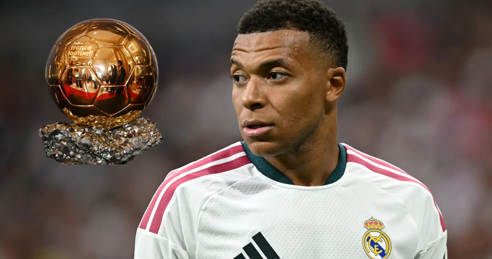 Kylian Mbappé avec le Ballon d'Or en arrière-plan Kylian Mbappé avec le Ballon d'Or en arrière-plan