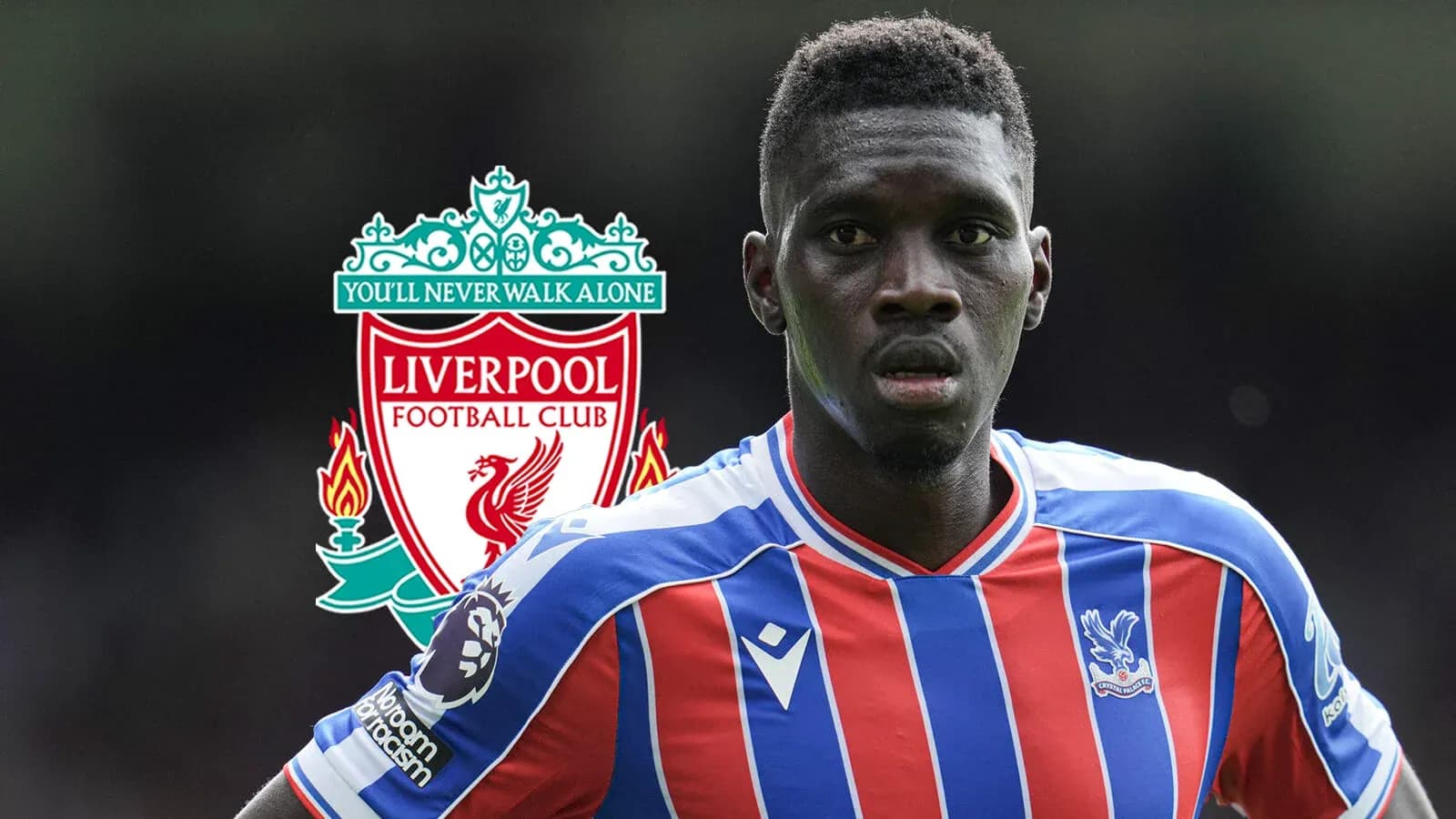 Joueur de Crystal Palace avec logo de Liverpool en arrière-plan Joueur de Crystal Palace avec logo de Liverpool en arrière-plan
