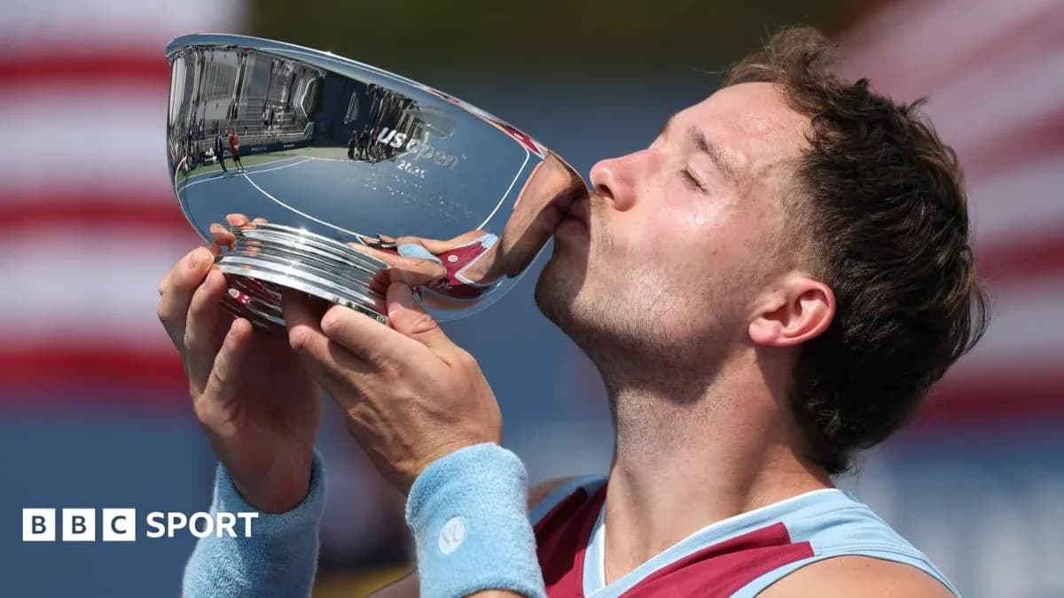 Joueur embrassant le trophée de l'US Open Joueur embrassant le trophée de l'US Open