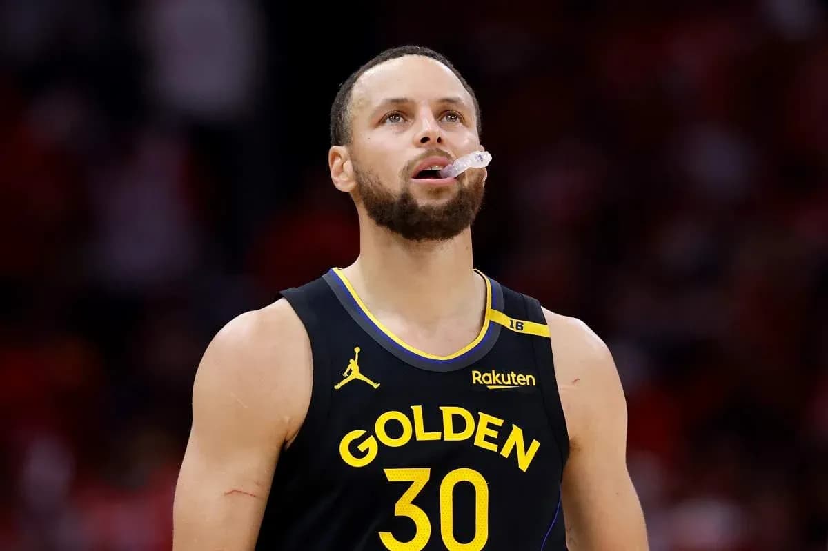 Joueur des Golden State Warriors sur le terrain Joueur des Golden State Warriors sur le terrain