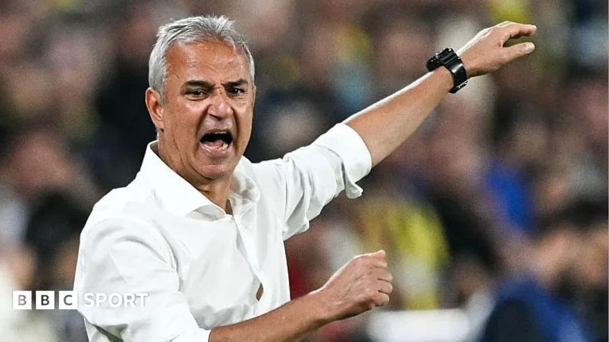 Entraîneur donnant des instructions pendant un match Entraîneur donnant des instructions pendant un match