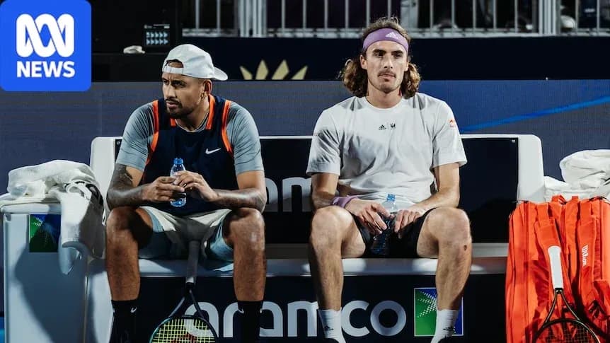 Joueurs assis sur le banc pendant un match de tennis Joueurs assis sur le banc pendant un match de tennis