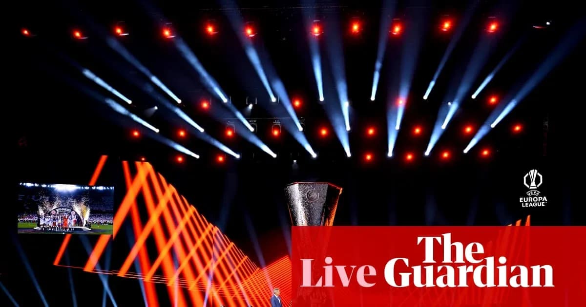 Trophée de la Ligue Europa avec éclairage de scène Trophée de la Ligue Europa avec éclairage de scène