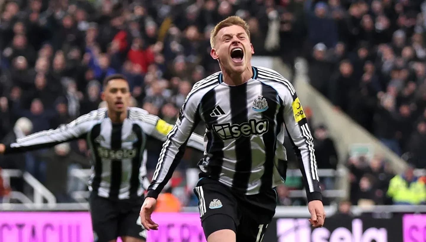 Joueur de Newcastle célébrant un but Joueur de Newcastle célébrant un but