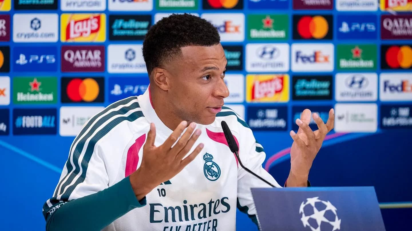 Kylian Mbappé lors d'une conférence de presse Kylian Mbappé lors d'une conférence de presse