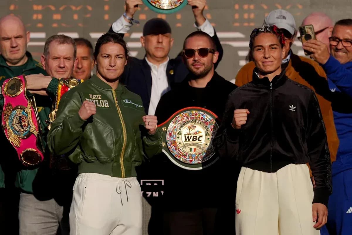 Katie Taylor et adversaire lors de la pesée Katie Taylor et adversaire lors de la pesée