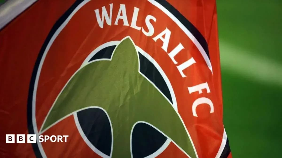 Drapeau de Walsall FC avec logo du club Drapeau de Walsall FC avec logo du club
