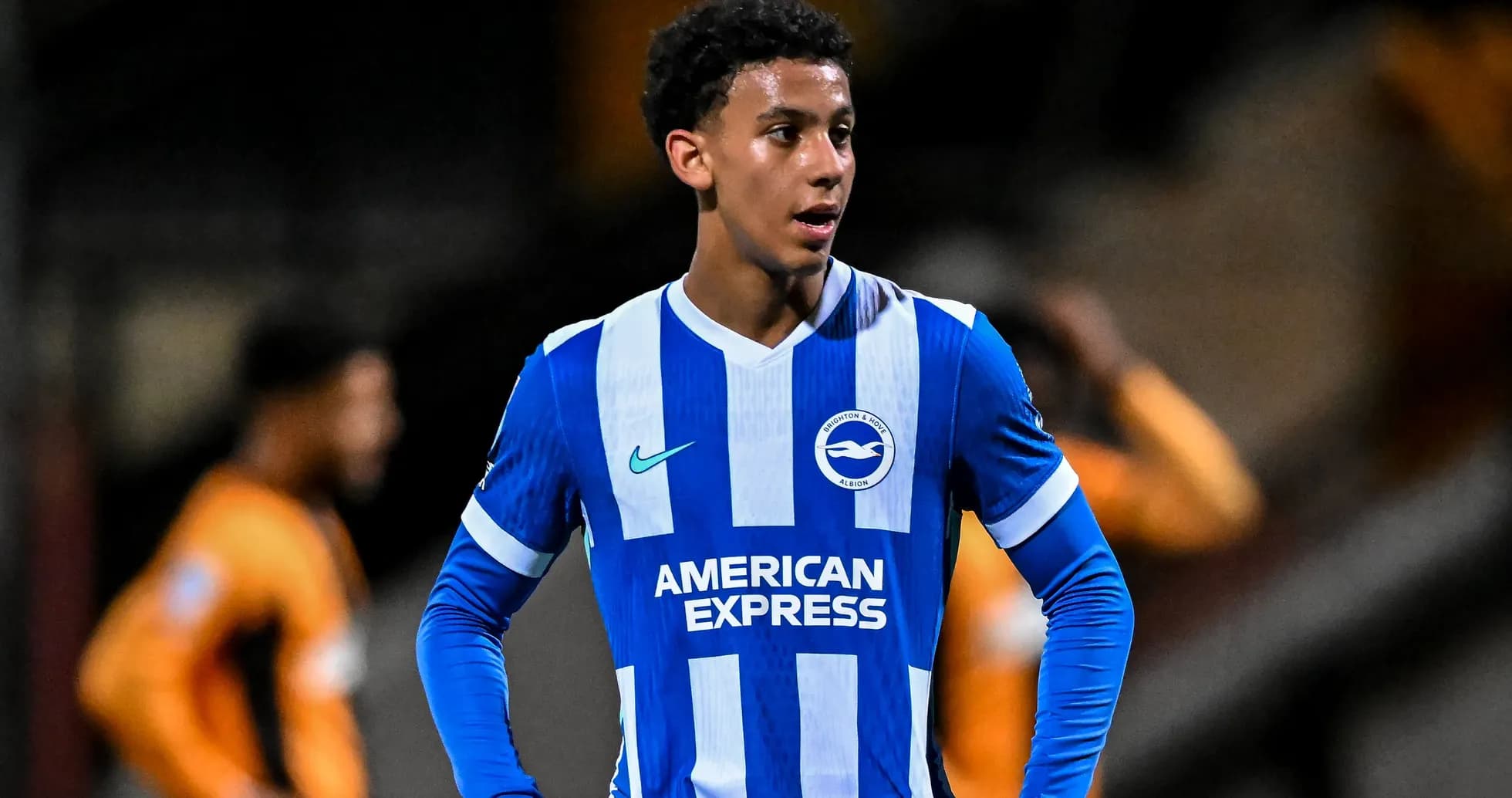 Joueur de Brighton & Hove Albion en action sur le terrain Joueur de Brighton & Hove Albion en action sur le terrain