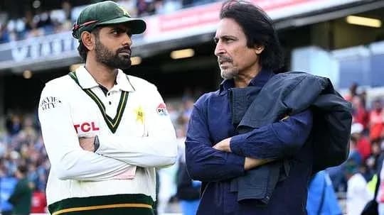 Joueur de cricket discutant avec un homme en costume Joueur de cricket discutant avec un homme en costume