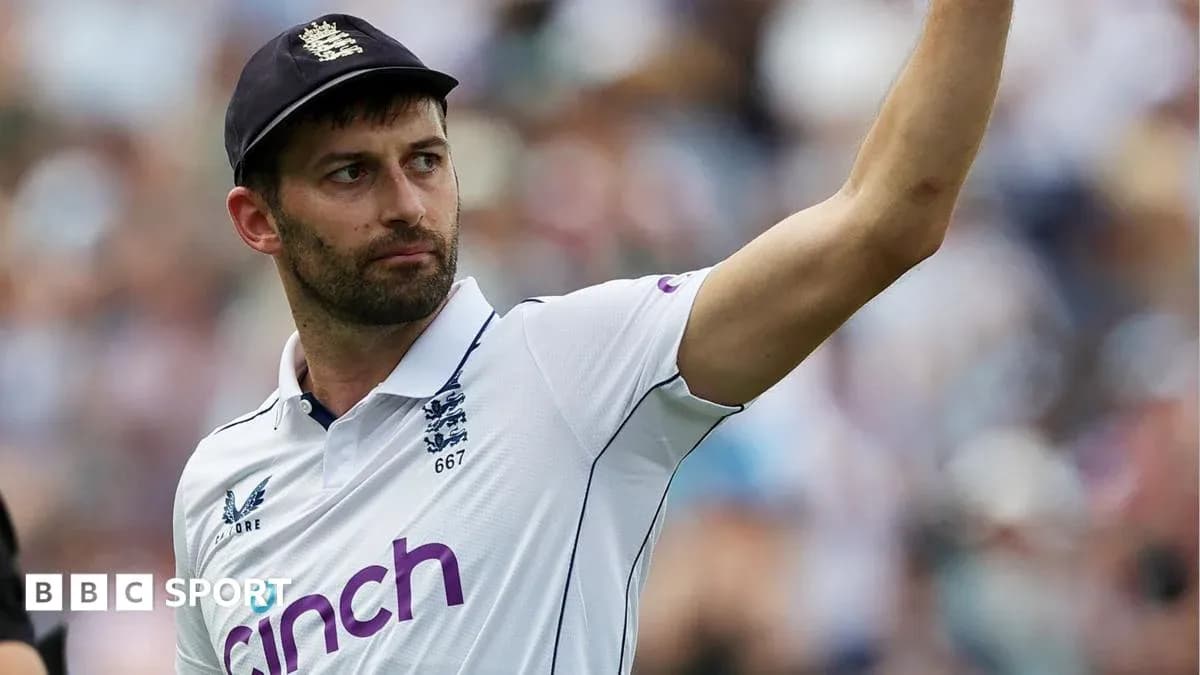 Joueur de cricket anglais saluant le public Joueur de cricket anglais saluant le public