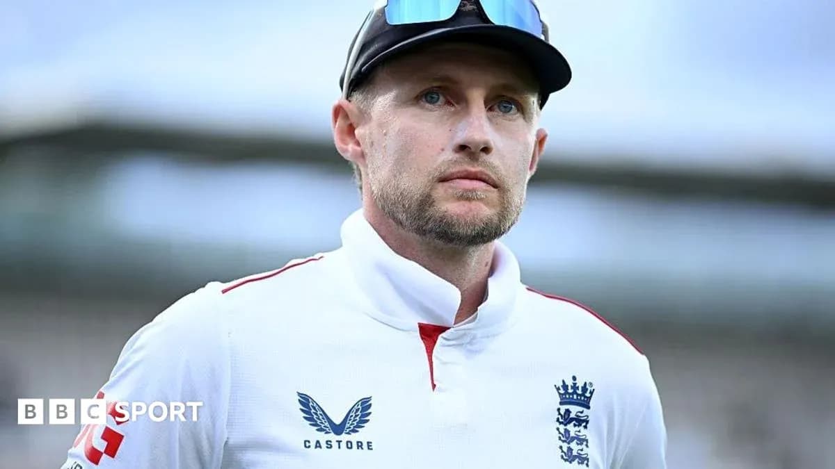 Joueur de cricket anglais en tenue de match Joueur de cricket anglais en tenue de match