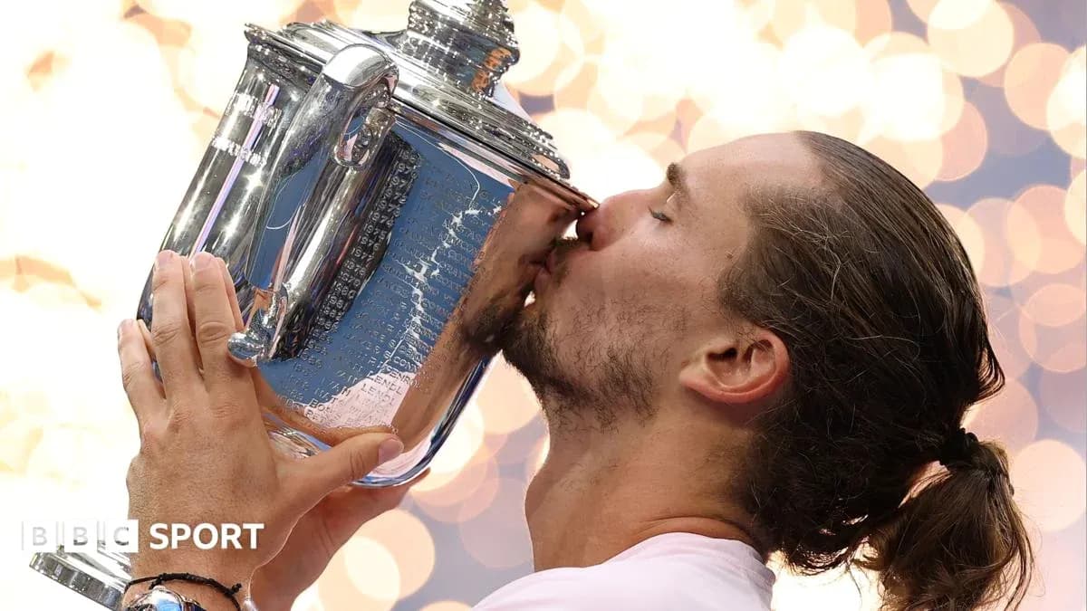 Joueur embrassant le trophée après sa victoire Joueur embrassant le trophée après sa victoire