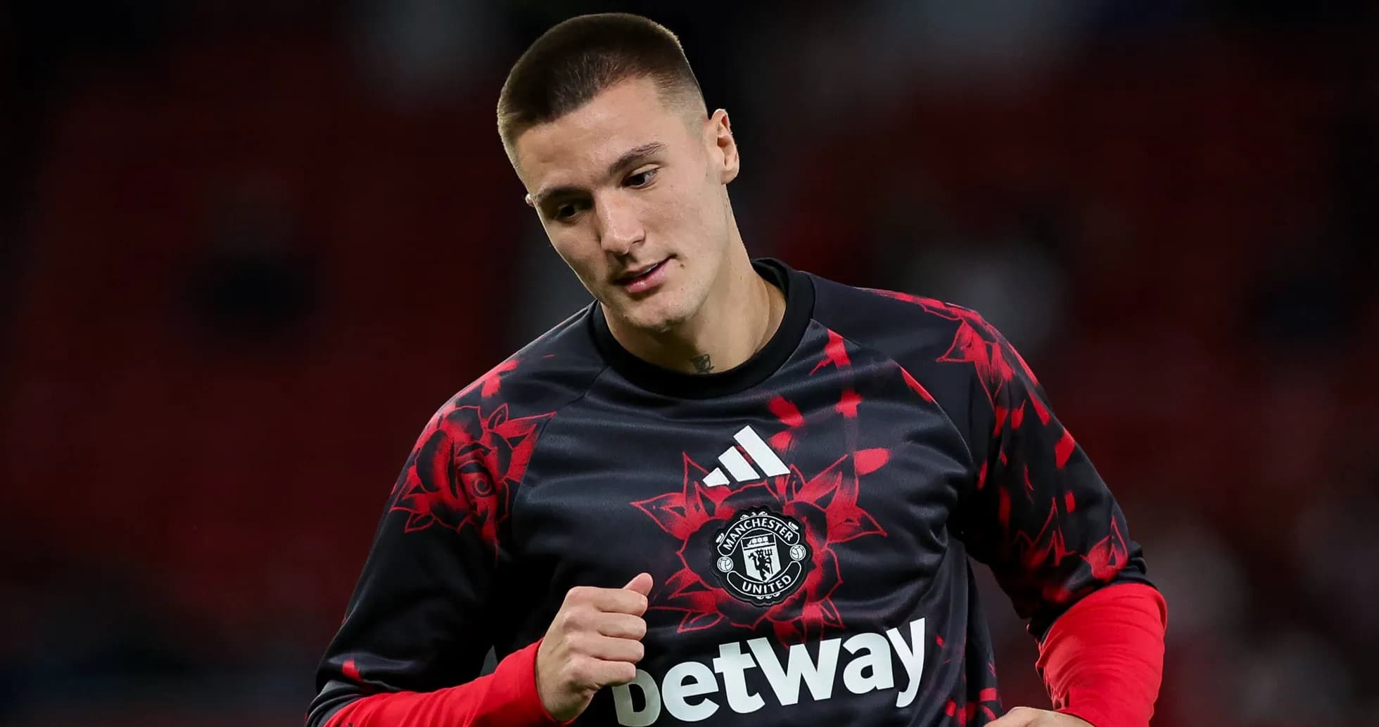 Joueur de Manchester United en tenue d'échauffement Joueur de Manchester United en tenue d'échauffement