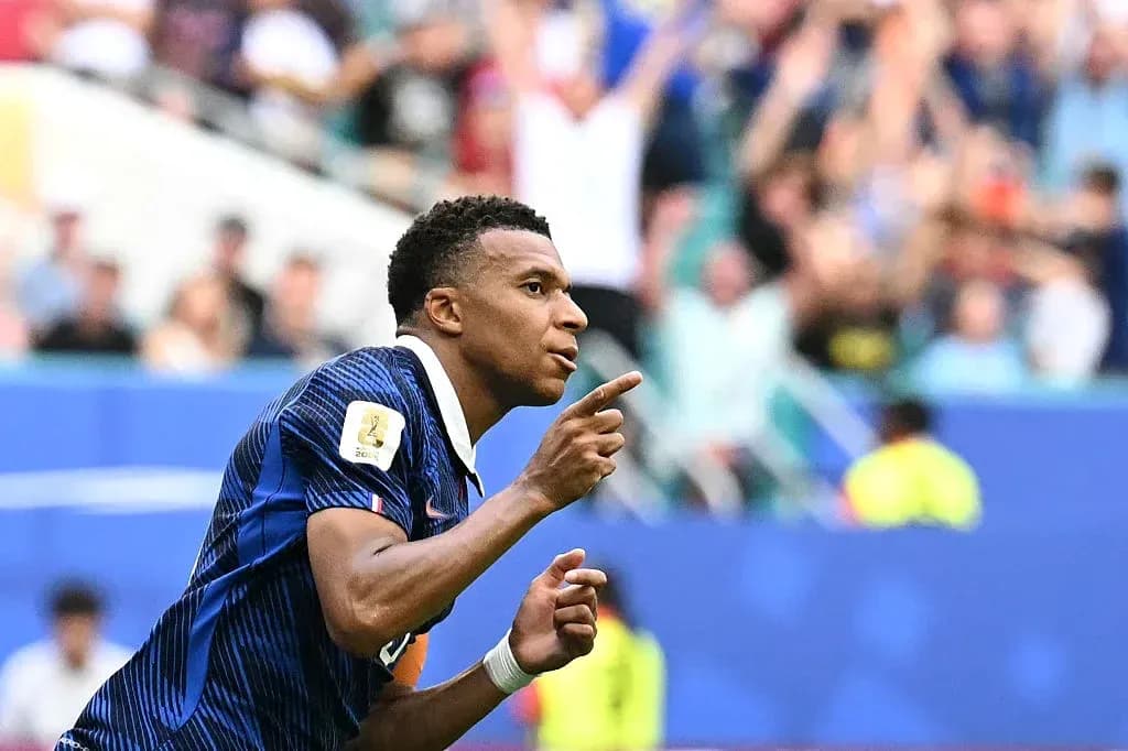 Joueur célébrant un but lors d'un match Joueur célébrant un but lors d'un match