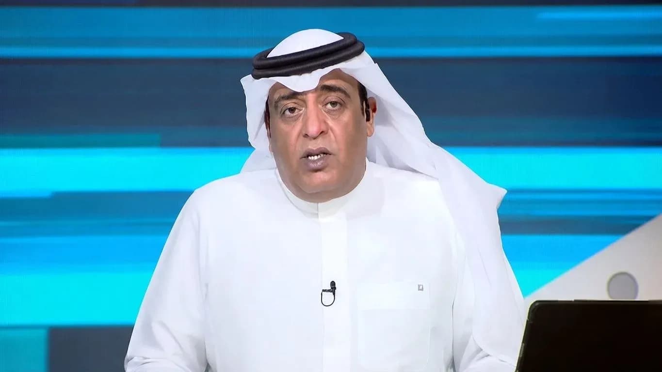 Présentateur parlant dans un studio de télévision Présentateur parlant dans un studio de télévision