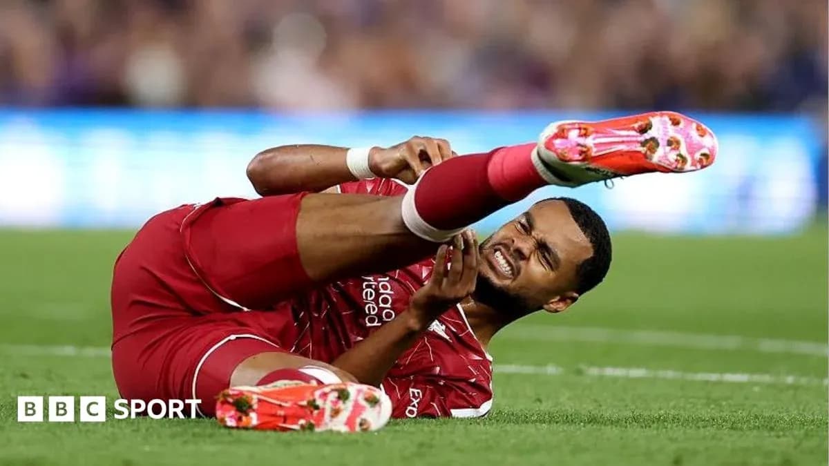 Joueur de Liverpool blessé au sol lors du match Joueur de Liverpool blessé au sol lors du match