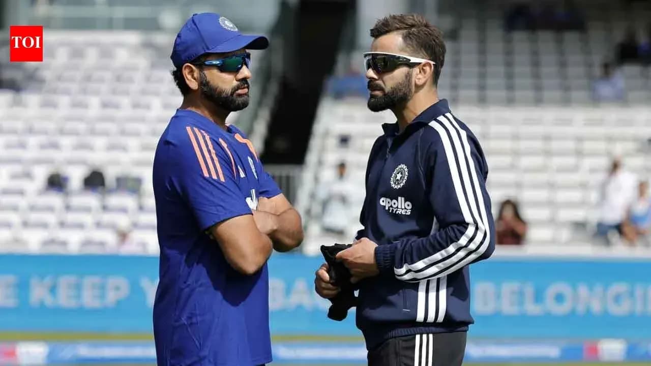 Rohit Sharma and Virat Kohli discussing on field Rohit Sharma and Virat Kohli discussing on field