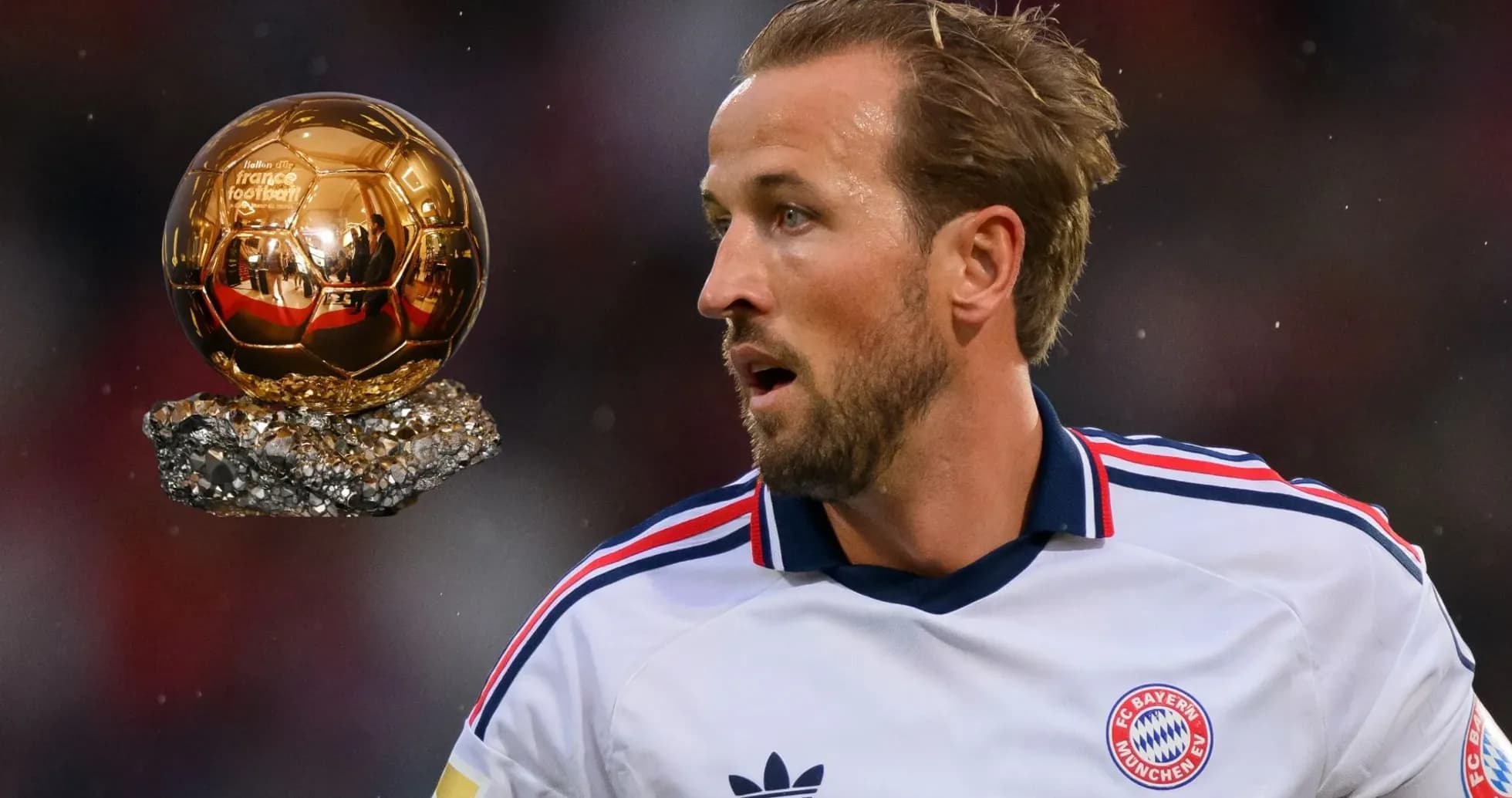 Joueur portant le maillot du Bayern avec le Ballon d'Or Joueur portant le maillot du Bayern avec le Ballon d'Or