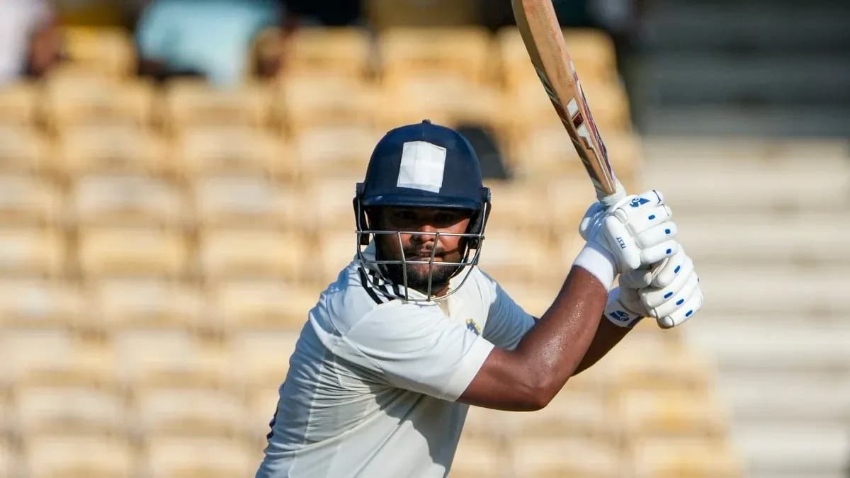 Batteur prêt à frapper lors d'un match de cricket Batteur prêt à frapper lors d'un match de cricket