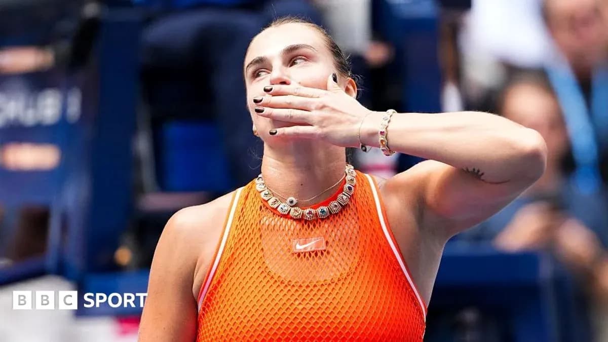 Joueuse de tennis célébrant après un point gagné Joueuse de tennis célébrant après un point gagné