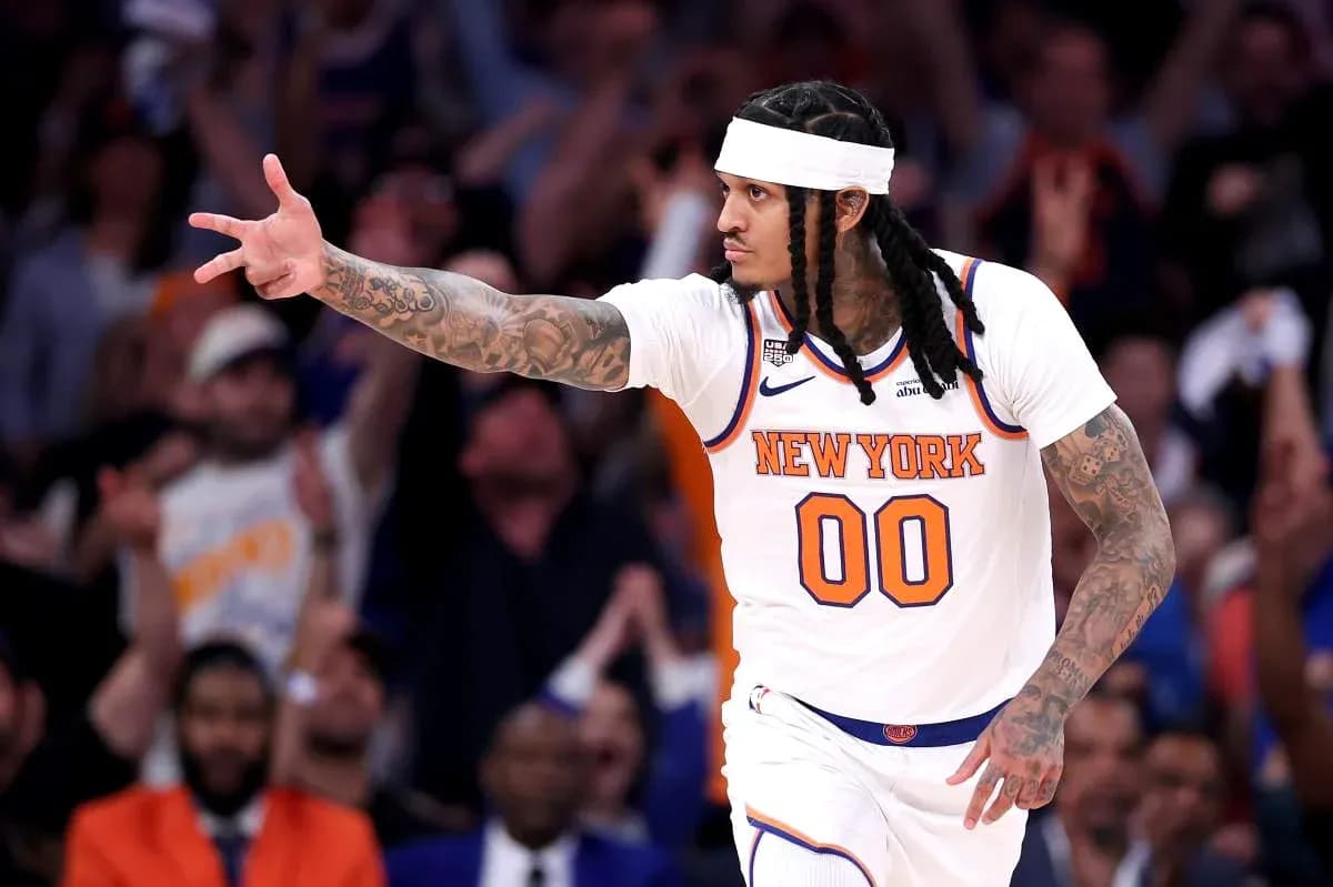 Joueur des New York Knicks célébrant un panier Joueur des New York Knicks célébrant un panier
