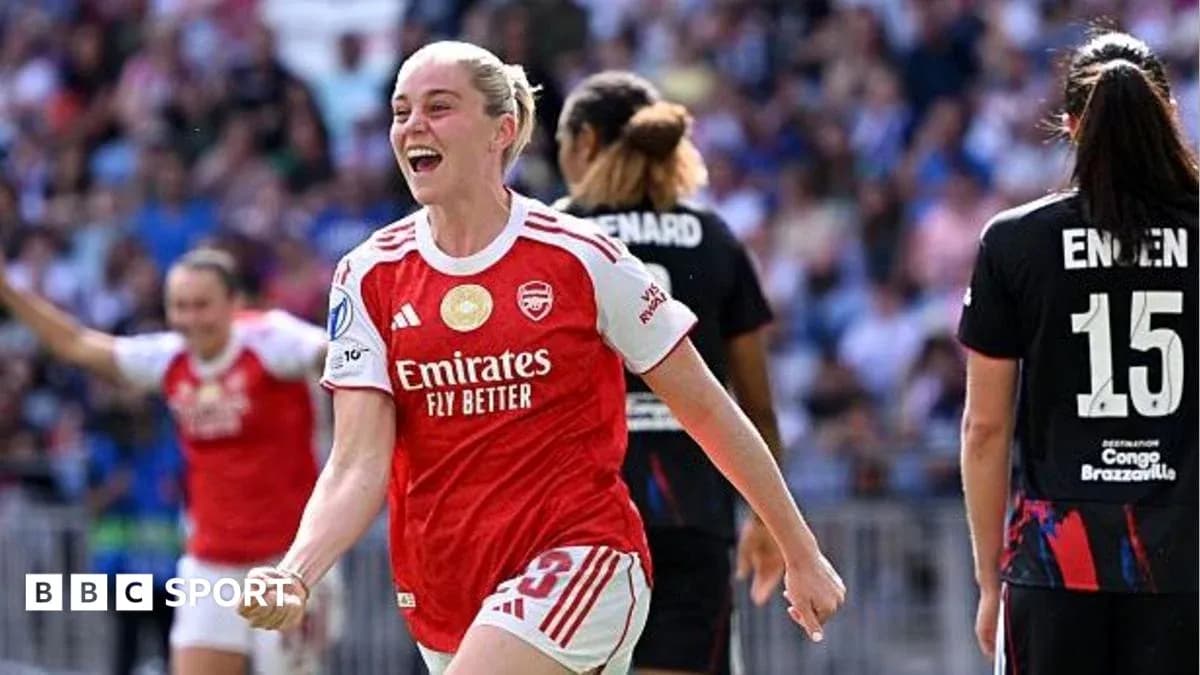 Joueuse d'Arsenal célébrant un but pendant le match Joueuse d'Arsenal célébrant un but pendant le match