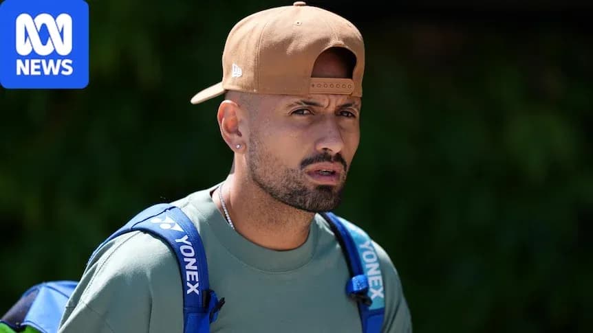 Joueur de tennis avec un sac à dos à l'extérieur Joueur de tennis avec un sac à dos à l'extérieur