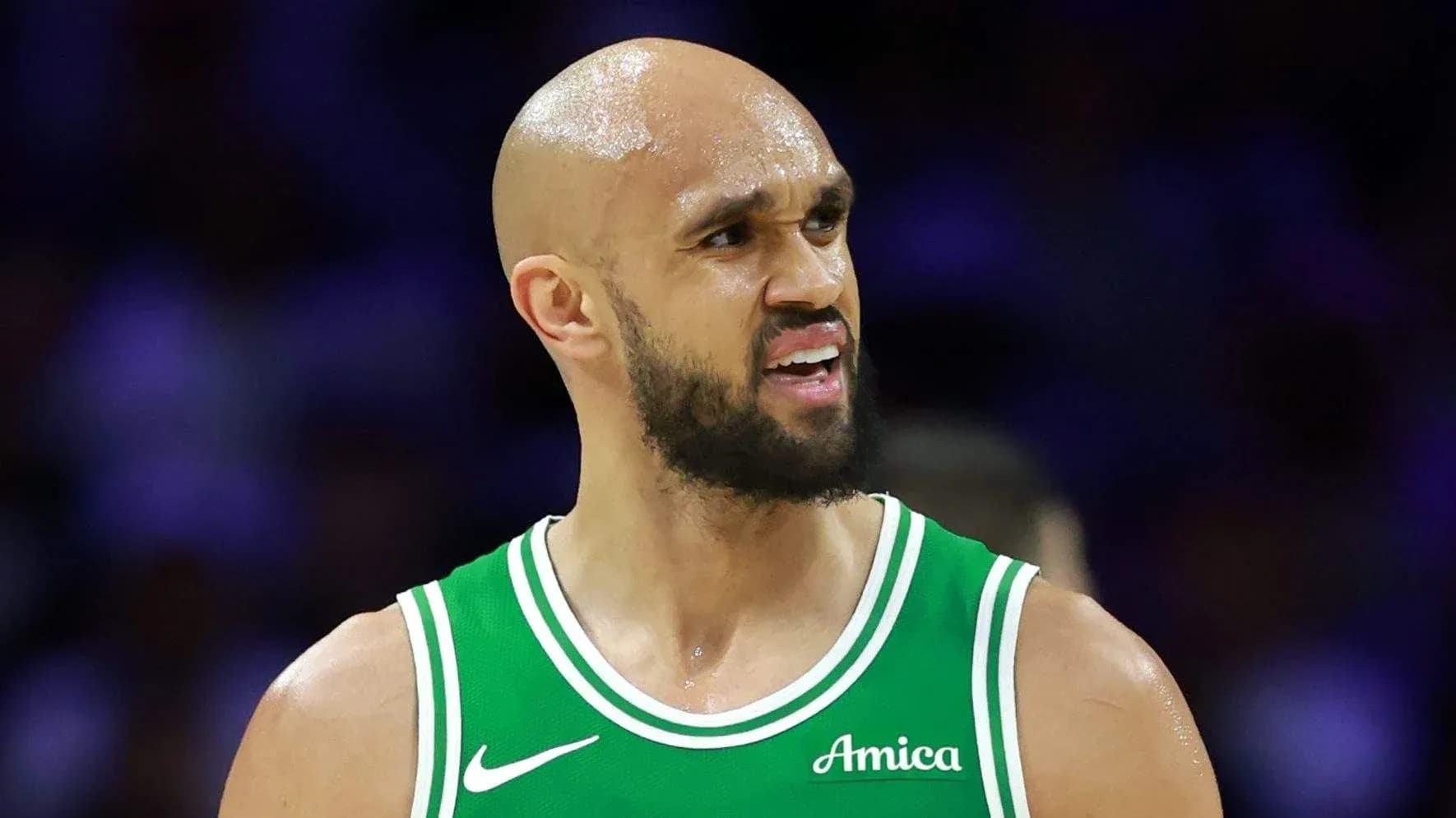 Joueur de basket en maillot vert sur le terrain Joueur de basket en maillot vert sur le terrain