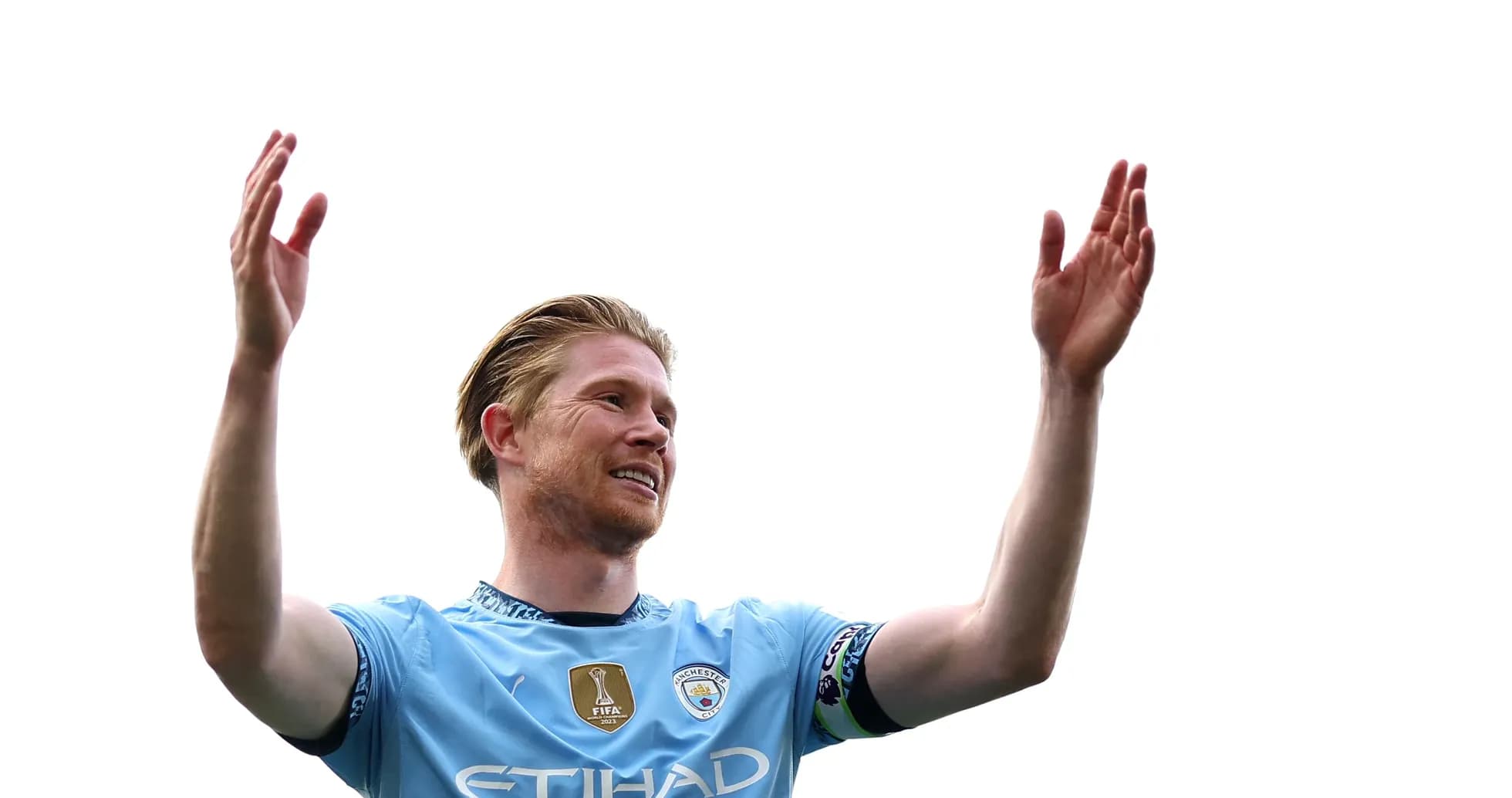Joueur de Manchester City levant les bras en célébration Joueur de Manchester City levant les bras en célébration