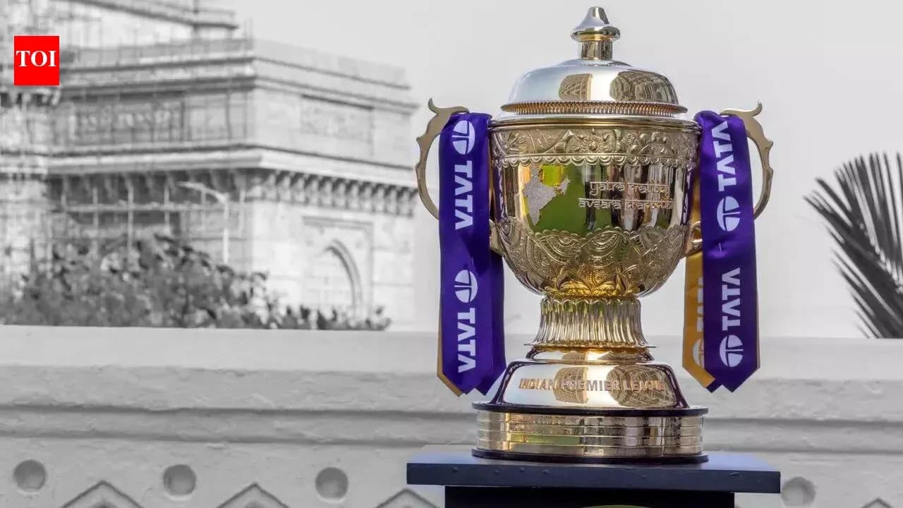 Trophée de la IPL avec la porte d'Inde en arrière-plan Trophée de la IPL avec la porte d'Inde en arrière-plan