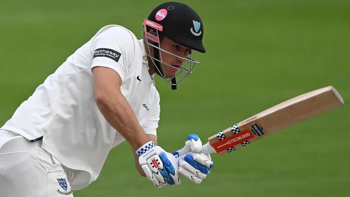 Joueur de cricket frappant la balle au bâton Joueur de cricket frappant la balle au bâton