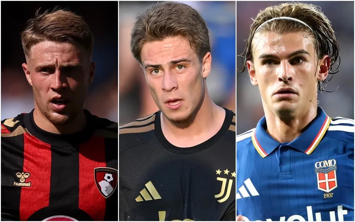 Trois joueurs de football en gros plan Trois joueurs de football en gros plan