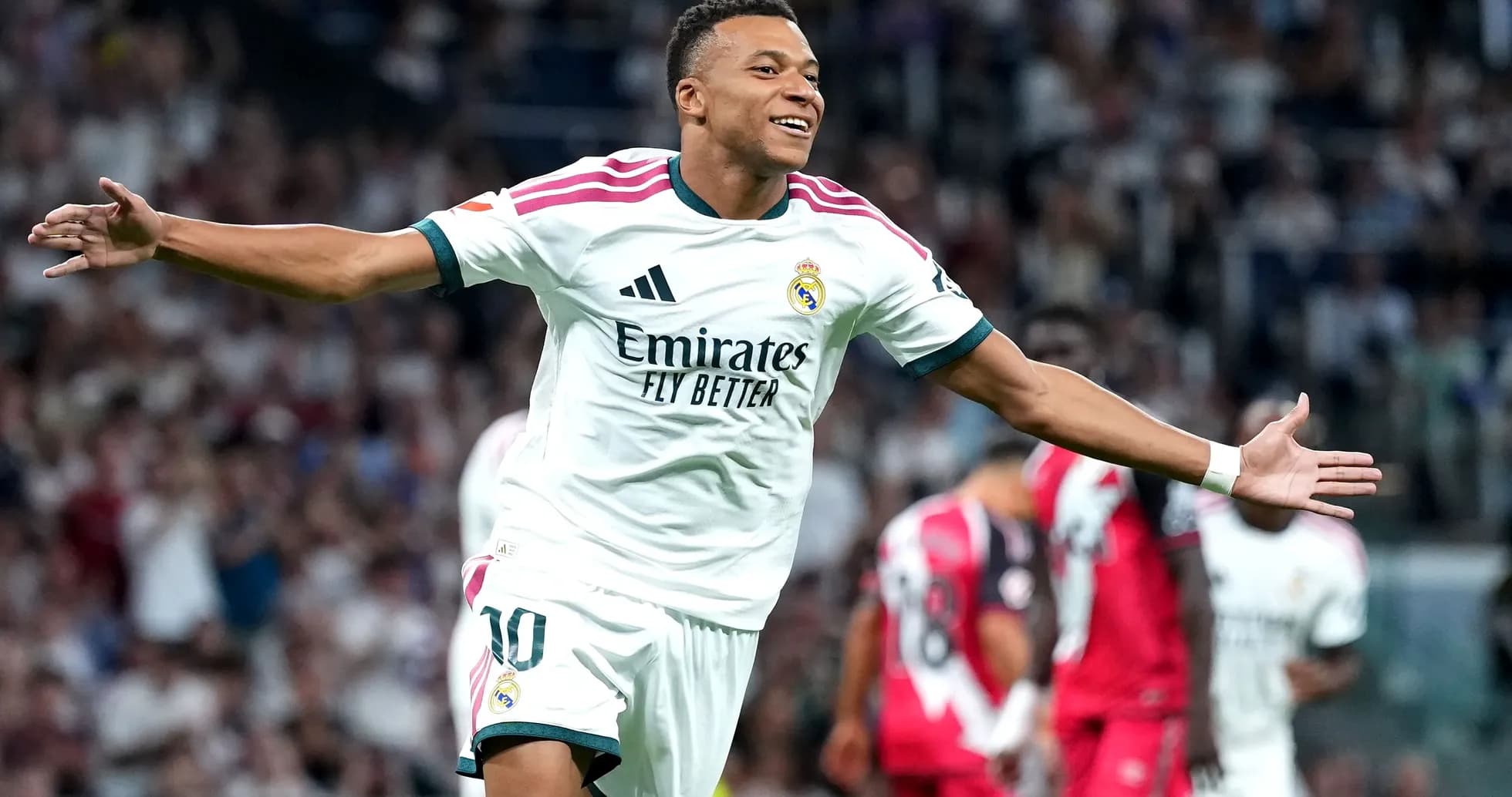 Joueur célébrant un but avec le maillot du Real Madrid Joueur célébrant un but avec le maillot du Real Madrid