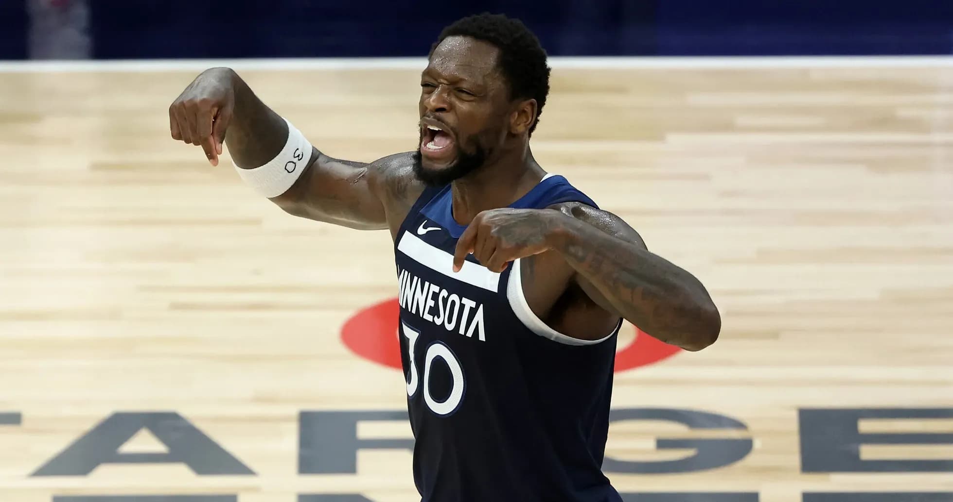 Joueur des Minnesota Timberwolves célébrant un point Joueur des Minnesota Timberwolves célébrant un point