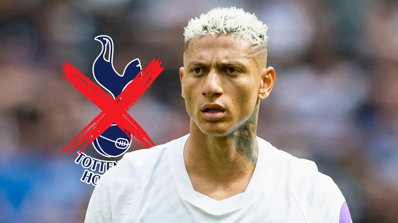 Joueur en maillot blanc avec cheveux blonds, regard sérieux Joueur en maillot blanc avec cheveux blonds, regard sérieux