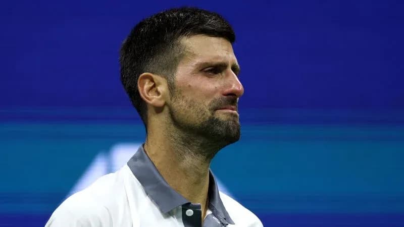 Joueur de tennis avec larmes après un match Joueur de tennis avec larmes après un match