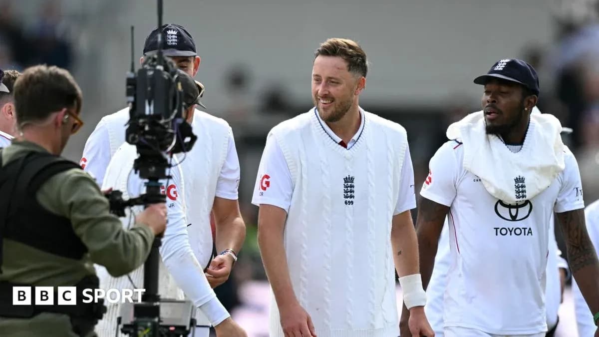 Joueurs de cricket anglais discutant après un match Joueurs de cricket anglais discutant après un match