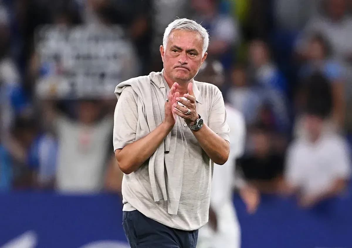 Entraîneur applaudissant après le match Entraîneur applaudissant après le match