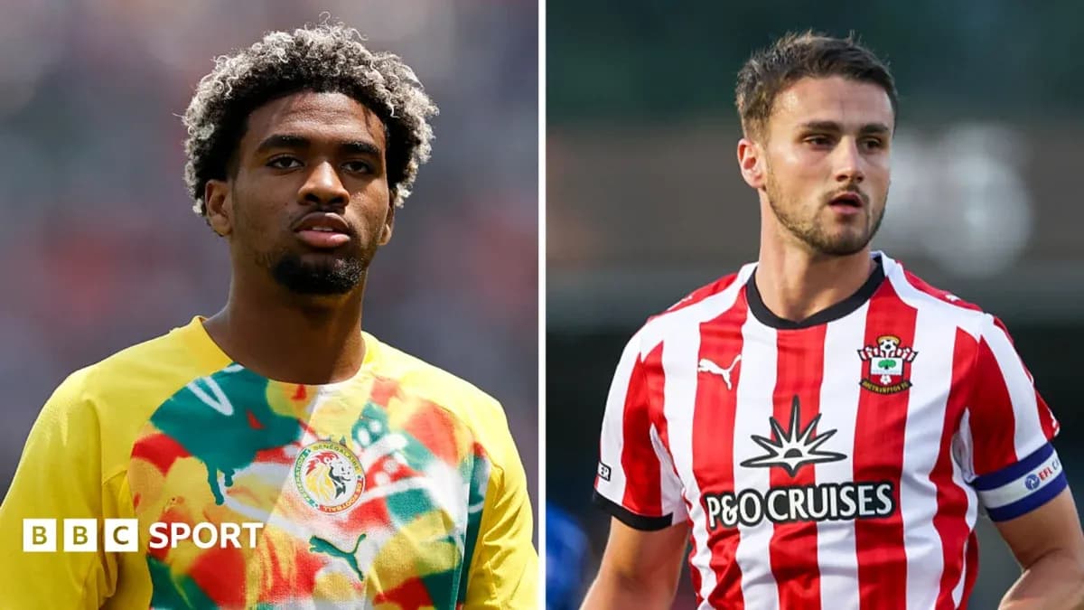 Joueurs en tenue de match avant un match Joueurs en tenue de match avant un match