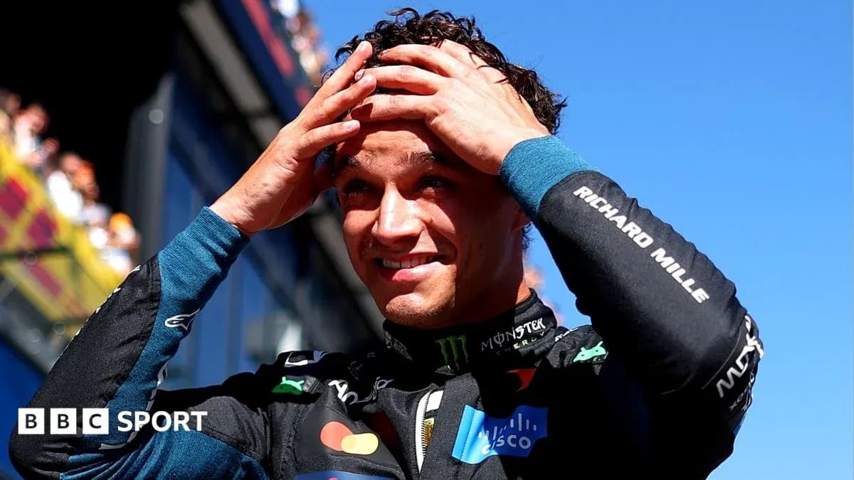 Pilote célébrant après la course avec le public Pilote célébrant après la course avec le public