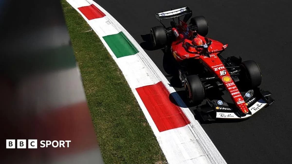 Voiture de F1 Ferrari sur la piste avec drapeaux italiens Voiture de F1 Ferrari sur la piste avec drapeaux italiens