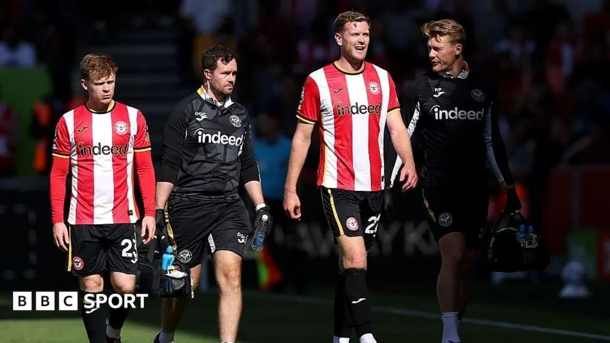 Joueurs de Brentford quittant le terrain après le match Joueurs de Brentford quittant le terrain après le match