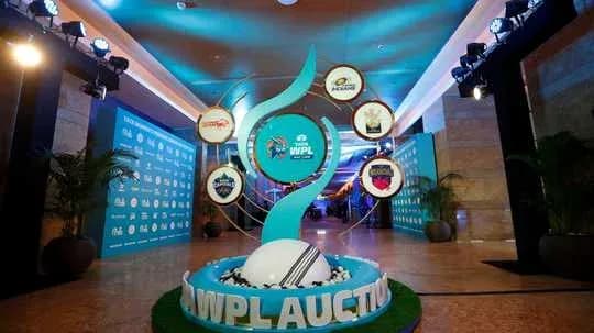 Installation de l'enchère de la WPL avec logos d'équipe Installation de l'enchère de la WPL avec logos d'équipe