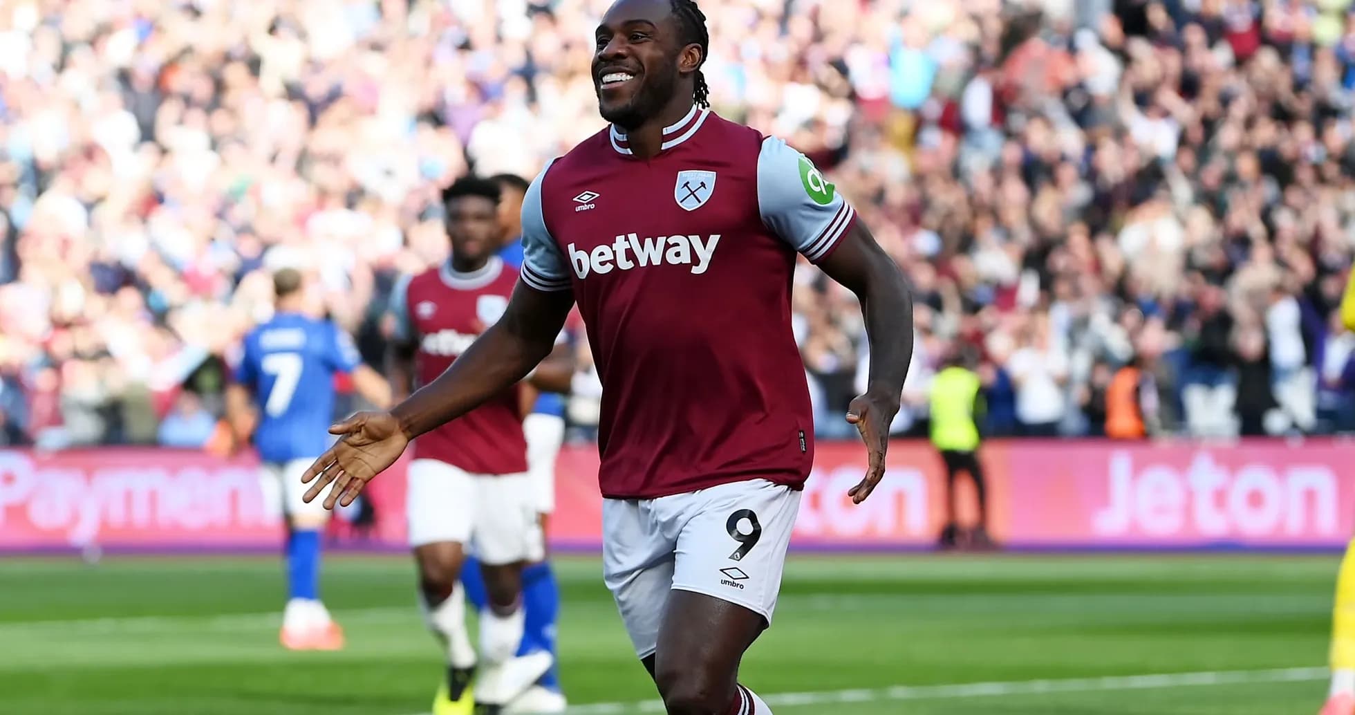 Joueur de West Ham célébrant un but au stade Joueur de West Ham célébrant un but au stade