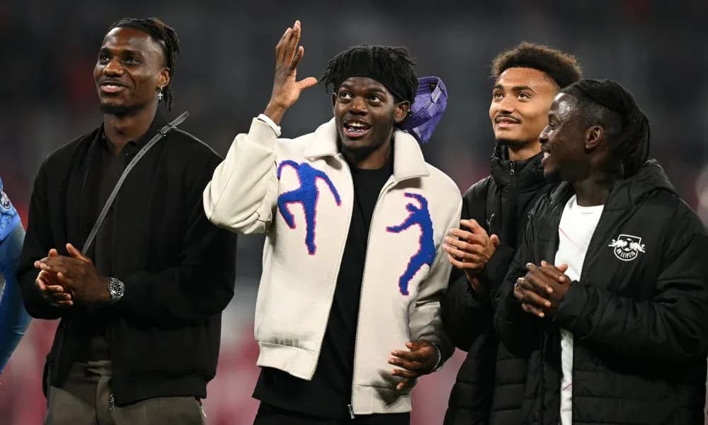Quatre joueurs souriant lors d'un événement sportif Quatre joueurs souriant lors d'un événement sportif