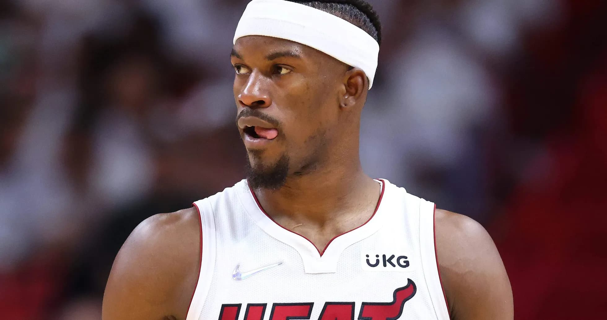 Joueur de Miami Heat en action sur le terrain Joueur de Miami Heat en action sur le terrain
