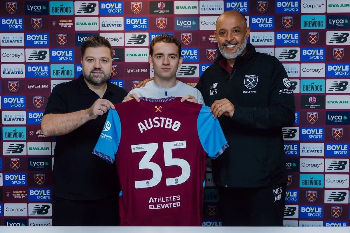 Nouveau joueur présentant son maillot à West Ham Nouveau joueur présentant son maillot à West Ham