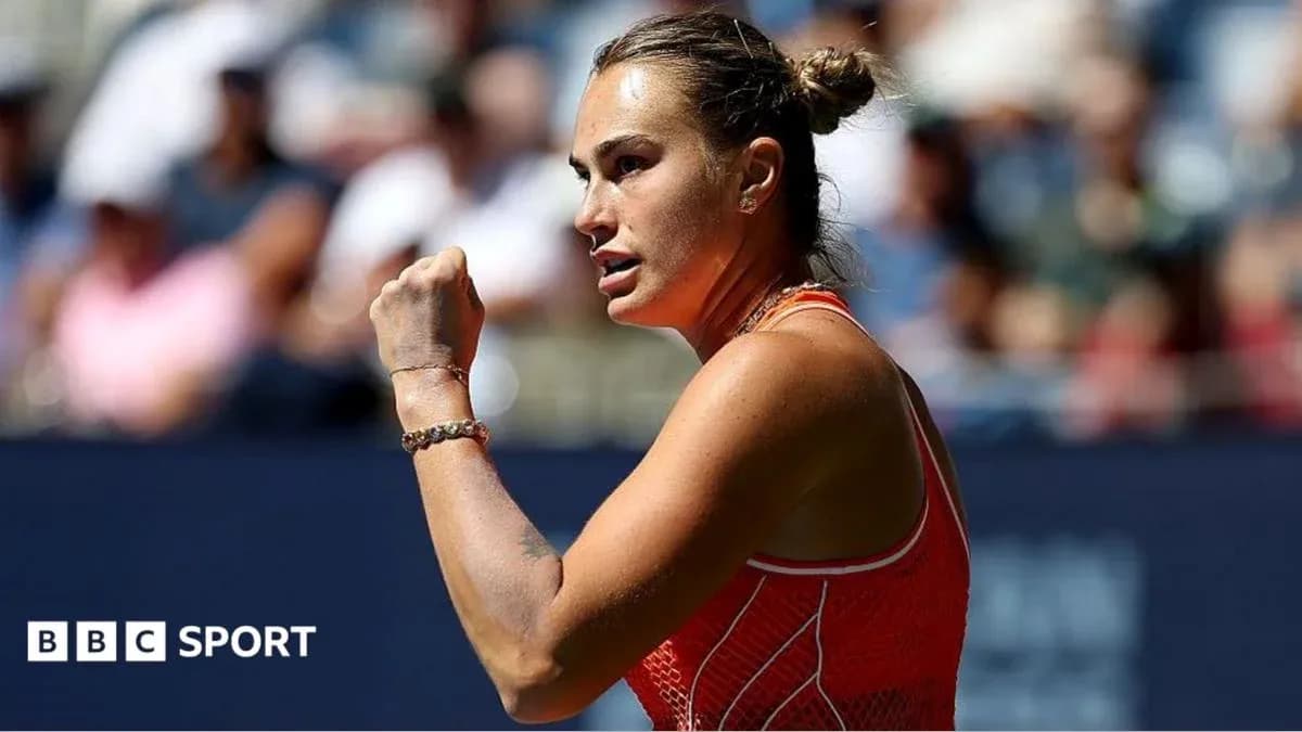 Joueuse de tennis célébrant un point gagné Joueuse de tennis célébrant un point gagné