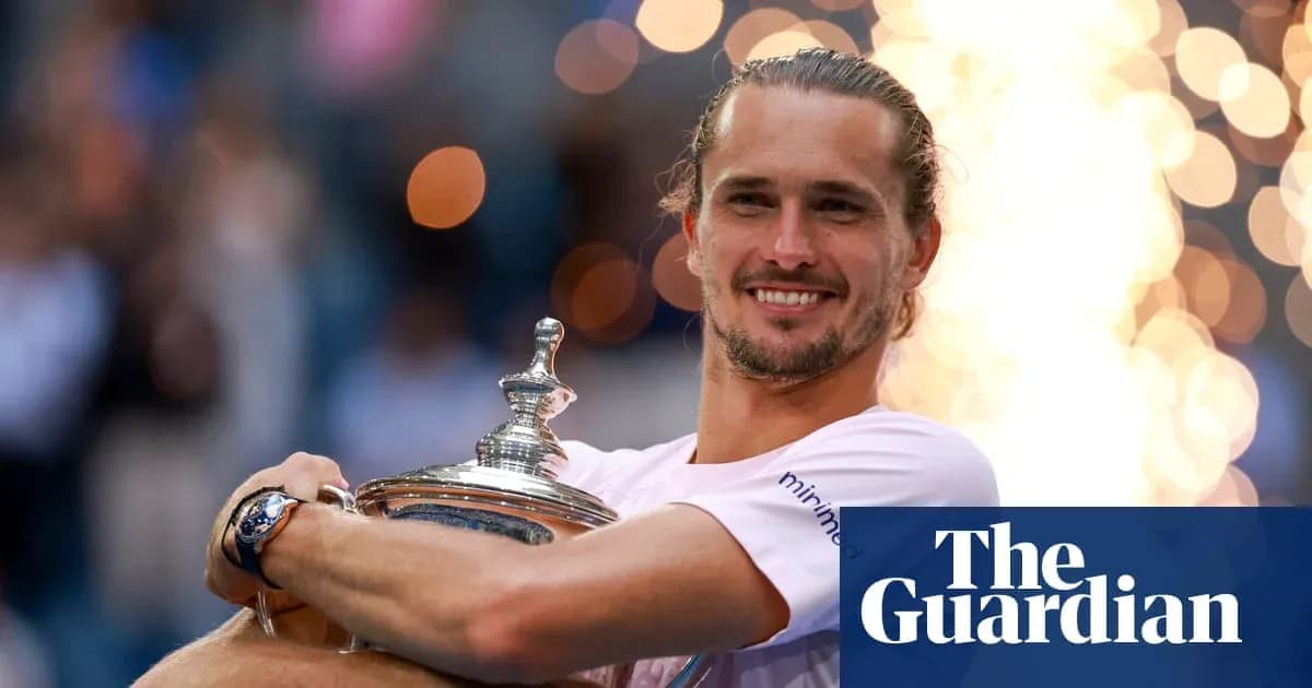 Joueur de tennis célébrant avec le trophée Joueur de tennis célébrant avec le trophée