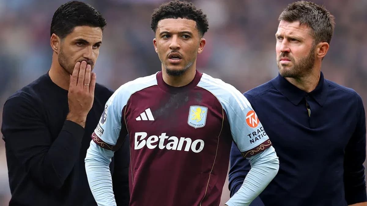 Trois entraîneurs et un joueur d'Aston Villa en discussion Trois entraîneurs et un joueur d'Aston Villa en discussion